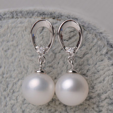 Inexpensive White 8.5-9mm Round Freshwater Natural Pearl Earring Set