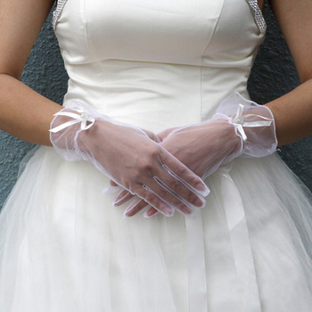 Tulle White Wrist Wedding Gloves with Bowknot