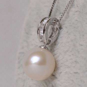 Gorgeous White Round 8.5-10.5mm Freshwater Natural Pearl Pendants