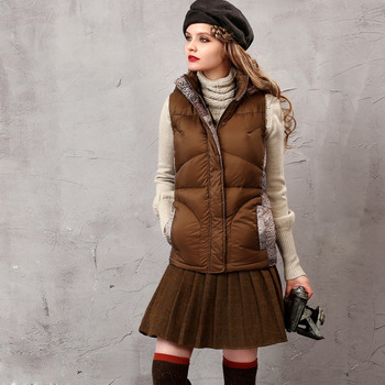 Designer Women's Casual Winter Fit Printed Hooded Short Down Vest Coat