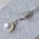 White 8-11mm Round Freshwater Natural Pearl Earring and Pendant Set